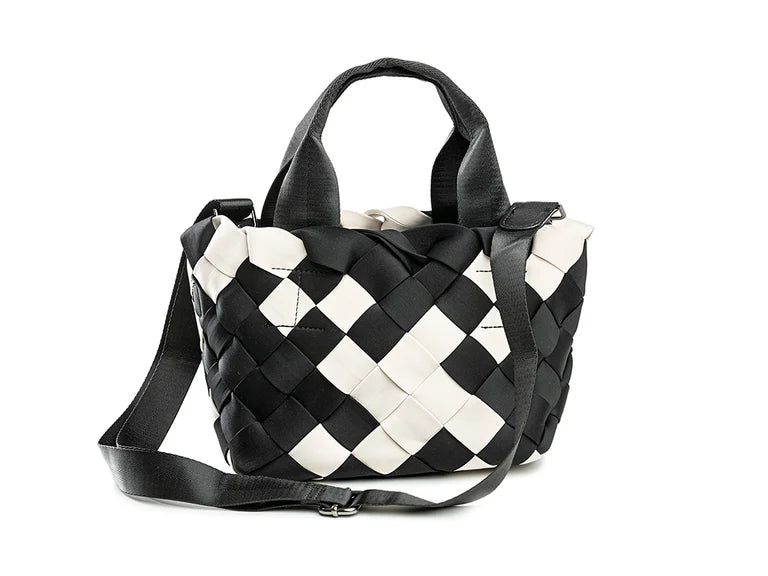 JACKIE. BOLSO DE NEOPRENO TRENZADO NEGRO Y BLANCO