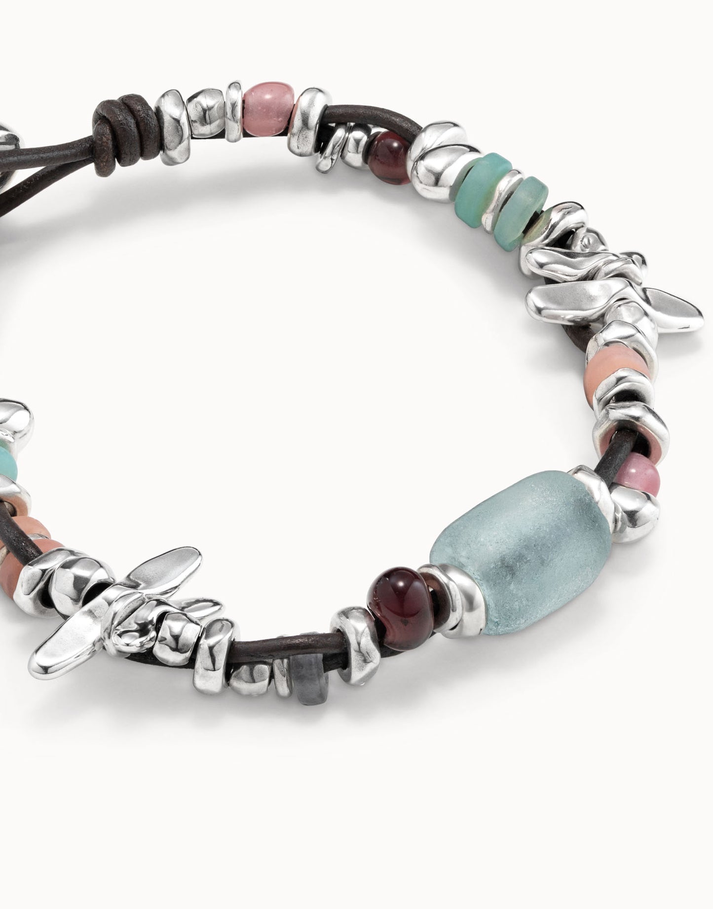 Pulsera de cuero bañada en plata de ley con cristales multicolor