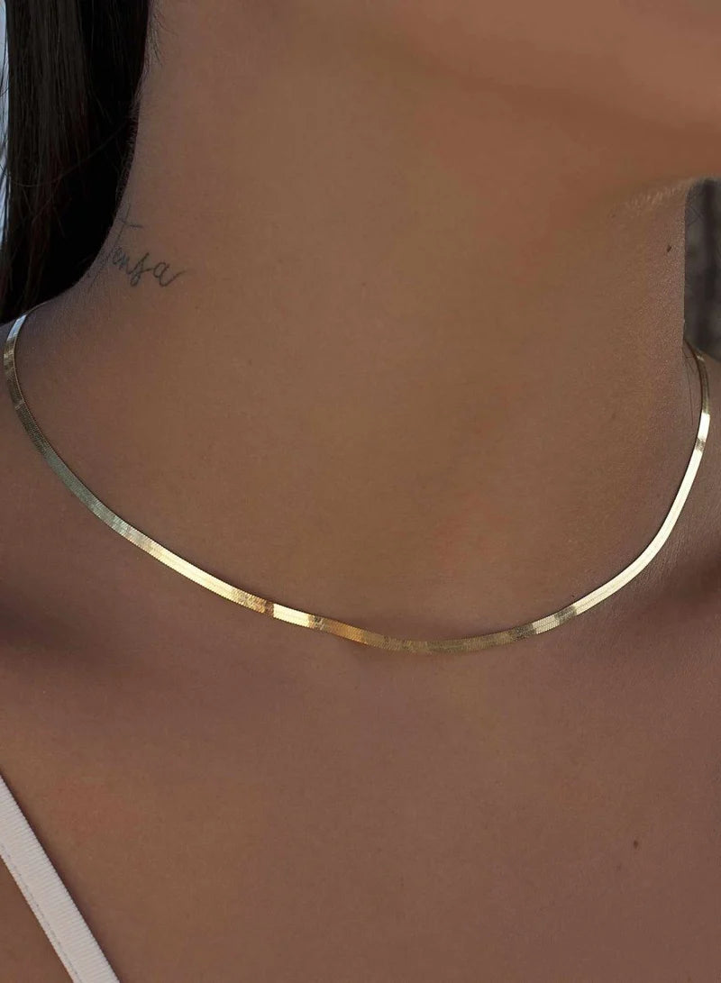 Collares cortos de plata bañada en oro diseño snake